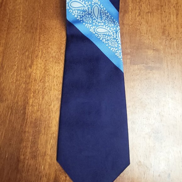 Gentry Beau Brummell ~ Vintage Necktie ~ Excellent Condition - Picture 5 of 6